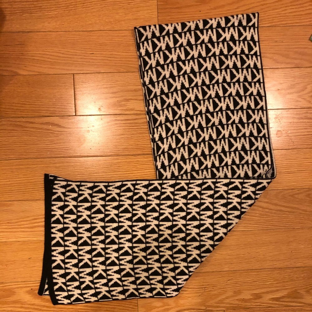 Michel Kors Scarf
